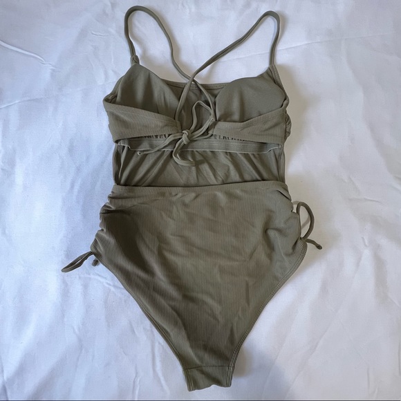 One Piece Green Bathing-suit - Picture 2 of 3